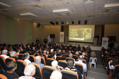 Mersin’de 'Denizle Bütünleşen Kent Vizyonu' konferansta masaya yatırıldı