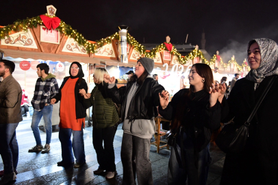 Bursa Osmangazi Meydanı'nda yeni yıla hazırlık coşkusu sürüyor