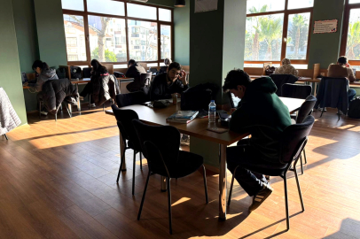 Yalova Belediyesi Kent Kütüphanesi Gençlerin Yeni Buluşma Noktası Oldu