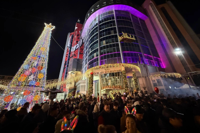 İzmitliler 2026’ya Belsa Meydanında ‘Merhaba’ Dedi