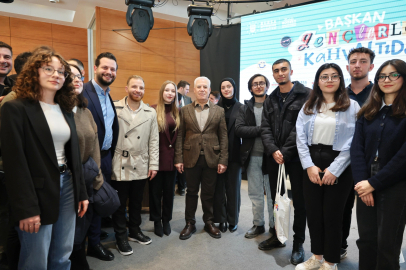 Başkan Bozbey gençlerle kahvaltıda buluştu