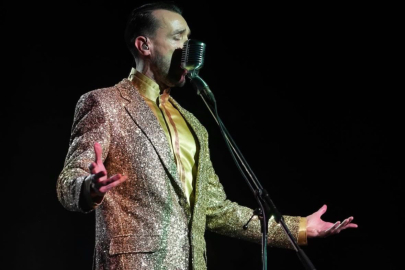 Bursa'da Cem Adrian Rüzgarı Esecek!