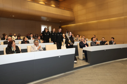 Nilüfer’in Genç Sporcuları Başarılarını Belediye Meclisinde Paylaştı