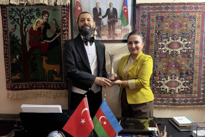 Dünyaca Ünlü Yazar Akif Manaf’a Anlamlı Ödül: “Barış Sanatı Ödülü”