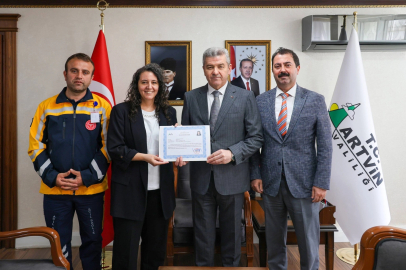 Artvin'de yılın sağlık çalışanları ödüllendirildi