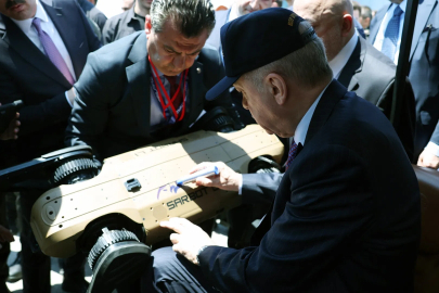 Cumhurbaşkanı Erdoğan, SARSILMAZ Standında SARBOT L1’i İnceledi