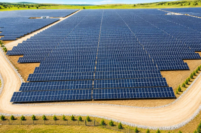 Aksa Enerji’nin İlk Depolamalı GES Projesi  Ticari Üretime Başladı