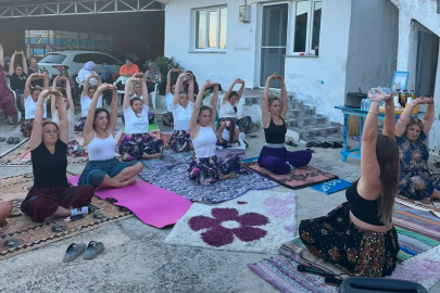 Çanakkale'de şalvarla yoga yaptılar!