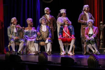 Türk Tiyatrosunun En Çok İzlenen Yapımlarından Amadeus Veda Turnesine Çıkıyor