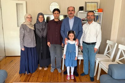 Başkan Altay'dan umreye giden aileye ziyaret