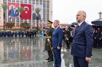 İzmir'de Cumhuriyet coşkusu başladı